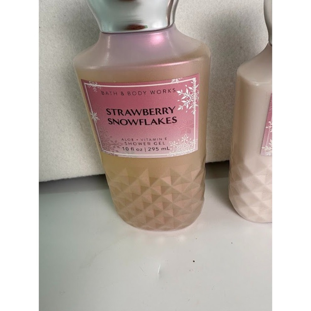 Bath and Body Works Strawberry Snowflakes Lotion and Shower Gel - Picture 2 of 4